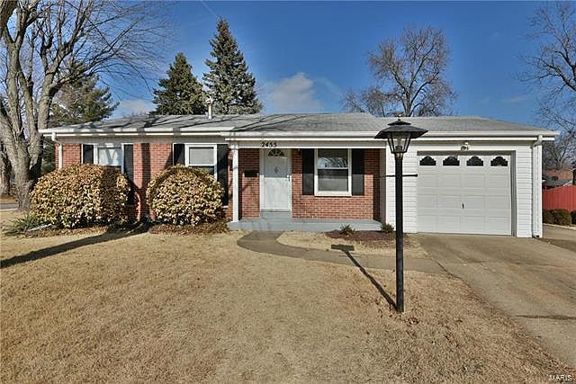 1st image of 2455 Oakwood Manor Dr
