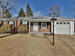 2455 Oakwood Manor Dr, Florissant, MO