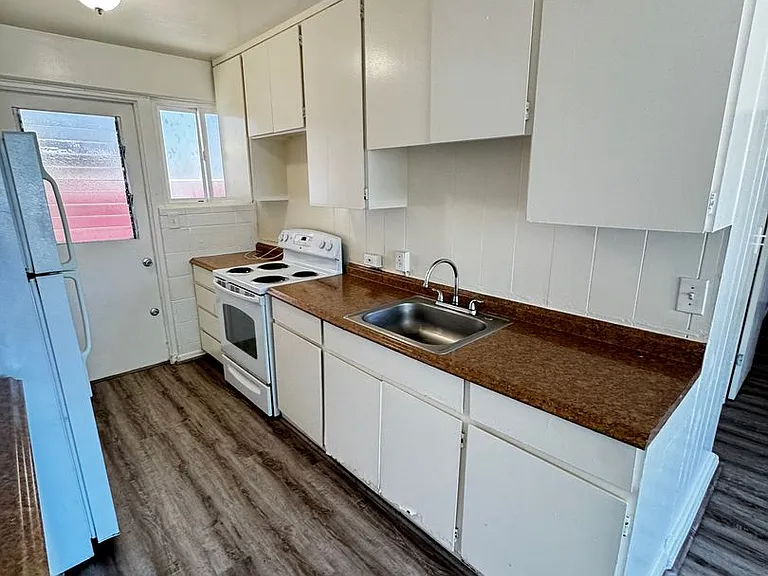 1348 Kinau St — Photo 4