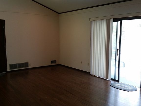 5th image of 4613 Great Oaks Dr