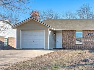 1350 N Boxley Ave, Fayetteville, AR 72704