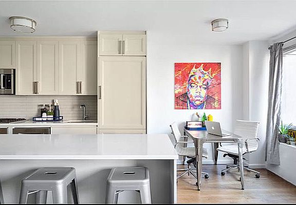 5th image of 95 W 95th St APT 18G