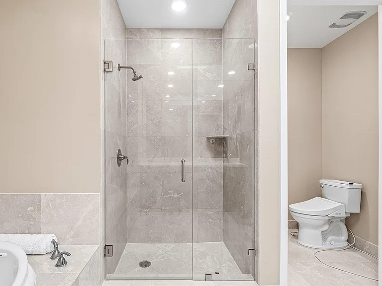 2650 Lake Shore Dr #2403 — Photo 16