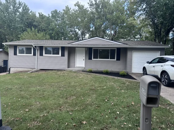 2034 Dawson Dr, Saint Charles, MO 63301