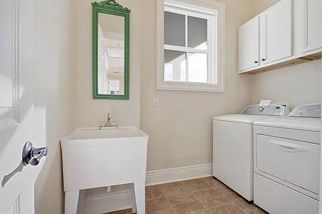 6075 Laurel St — Photo 26