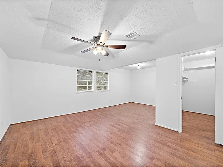 7810 Antoine Dr — Photo 15