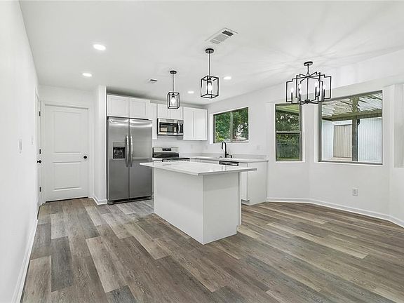 4th image of 507 Driftwood Cir