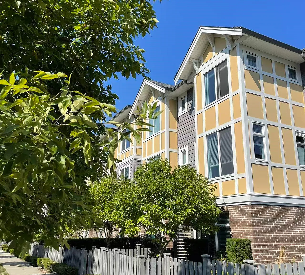 2 bed, 1059 sqft, $2,700 — Photo 1
