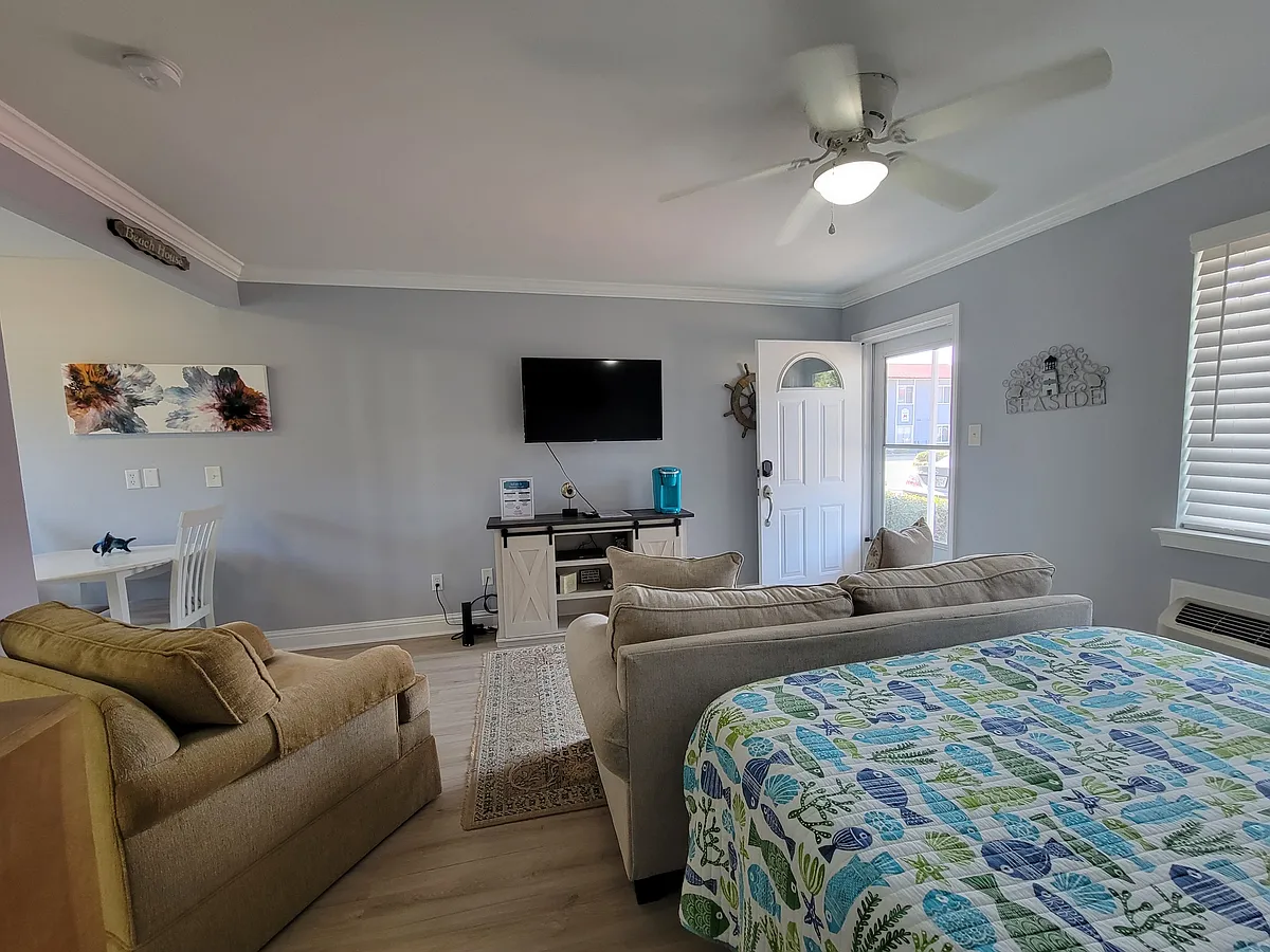 Building Photo - 1664 Beach Blvd #7