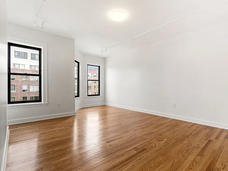 434 Massachusetts Ave — Photo 14