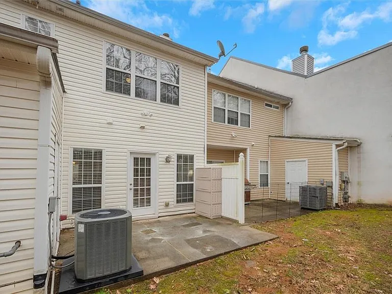 940 Tree Creek Blvd — Photo 36