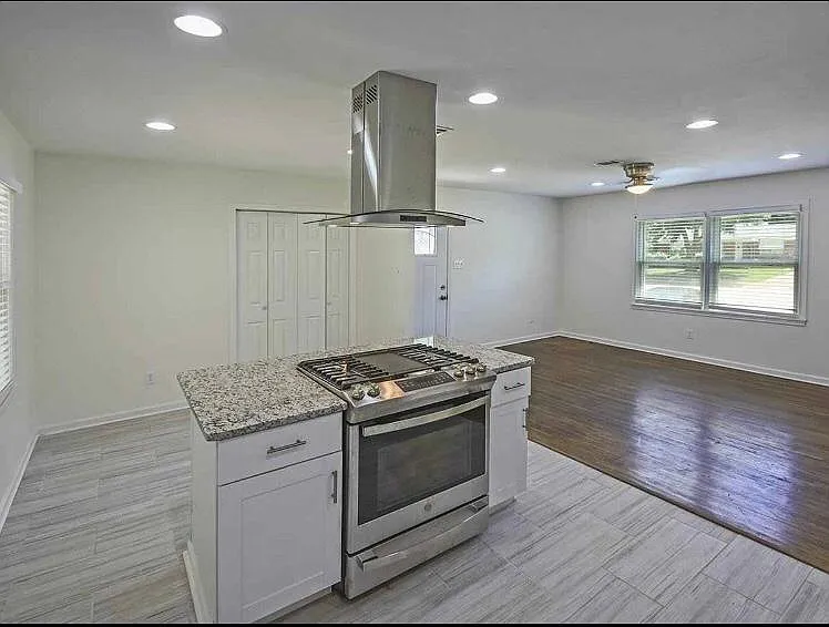 1059 S White Station Rd — Photo 3