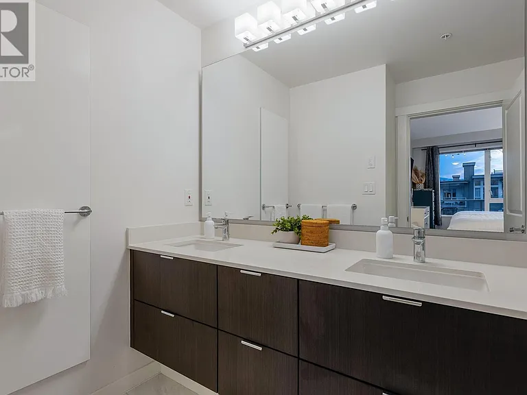 255 W 1st St #527 — Photo 13
