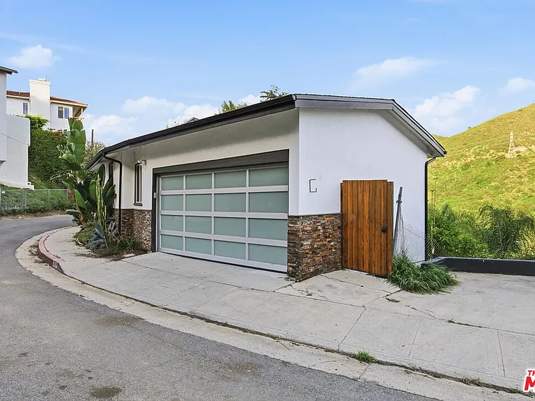 3476 Troy Dr — Photo 47