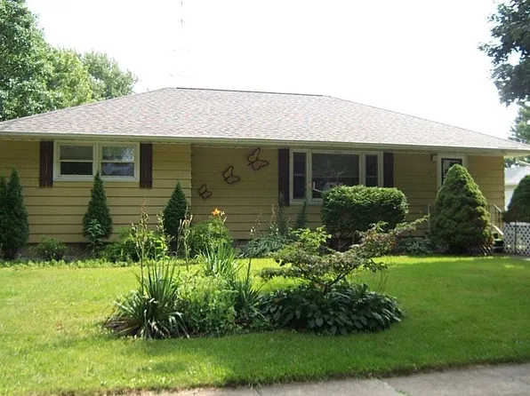 213 Pleasant Ave, Waupun, WI 53963