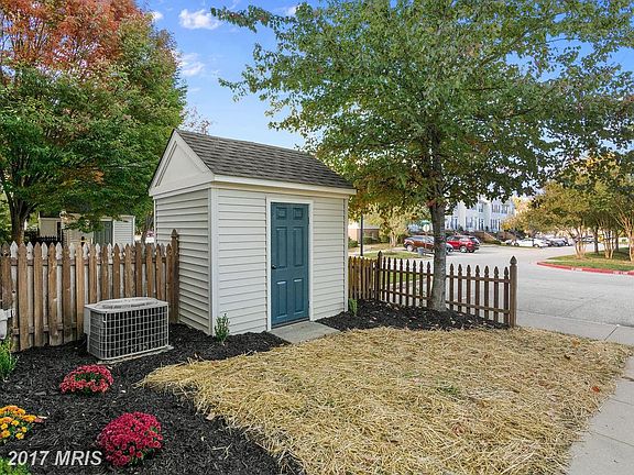 3rd image of 8618 Sycamore Glen Ln