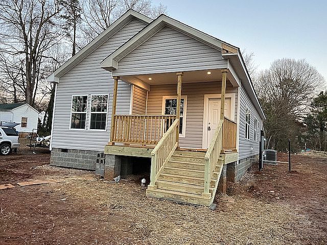 2nd image of 607 Hoover Dr