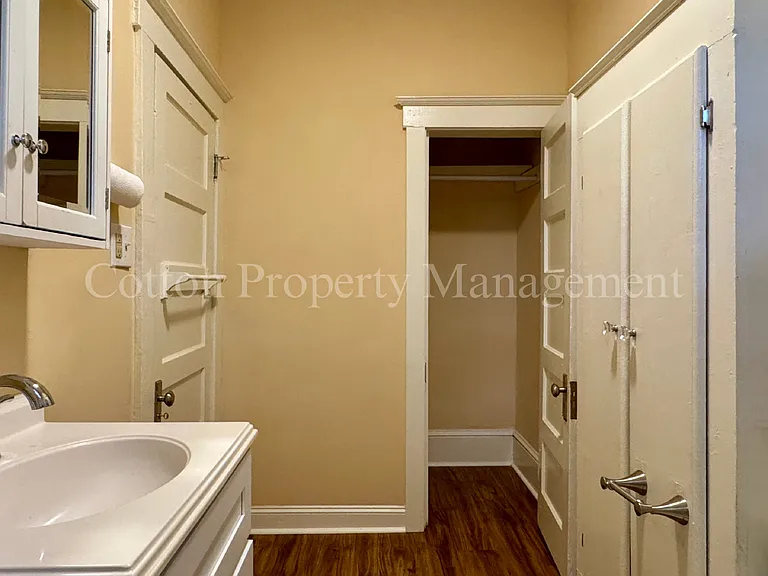 315 S 15th St — Photo 25