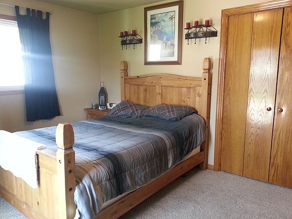 Bed 1 w/patio to backyard