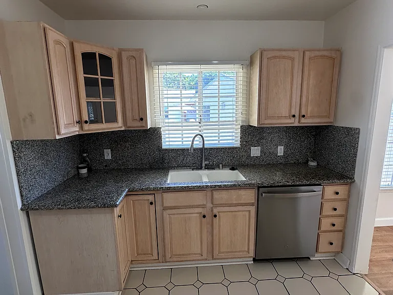 8060 Altavan Ave — Photo 10