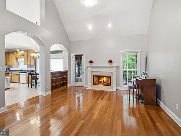 3rd image of 1107 Brookfield Dr SE
