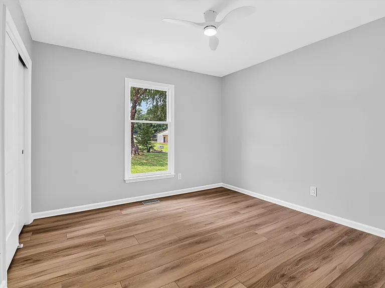 912 Kearney Dr — Photo 29