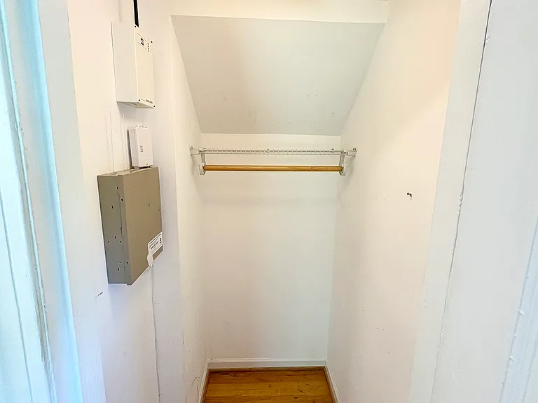 1233 Plymouth Ave — Photo 16