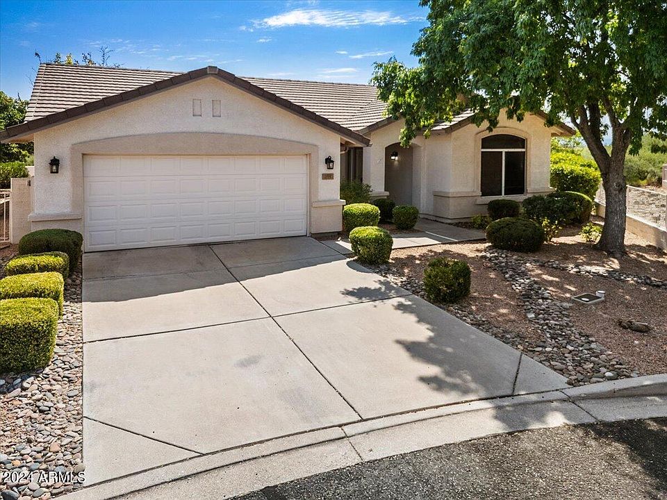 1st image of 155 S SAGEBRUSH Way