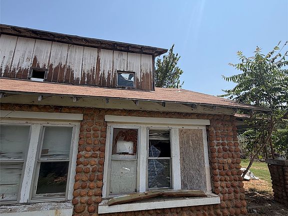 3rd image of 320 W 4th St
