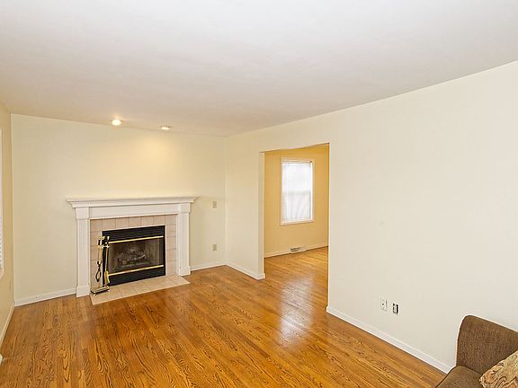 3rd image of 103 Harris Ave