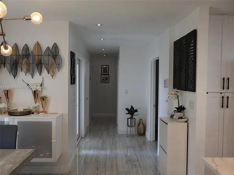 5505 SW 9th St — Photo 10