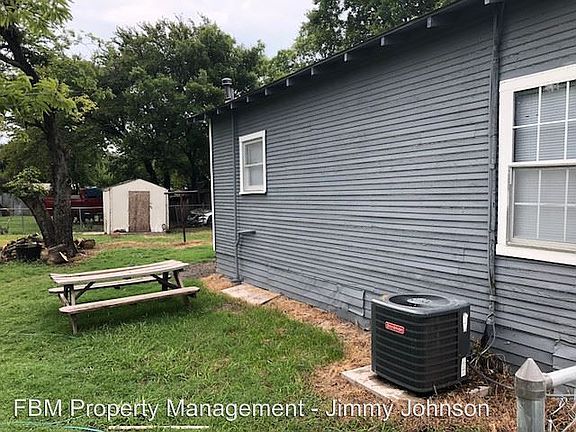 3rd image of 406 N Garrett Ave