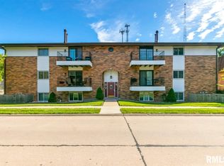3046 4th St APT 12, Moline, IL 61265
