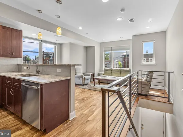727 S 50th St #1, Philadelphia, PA 19143