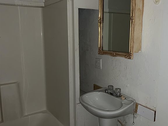 5th image of 1007 W Macqueen Ave