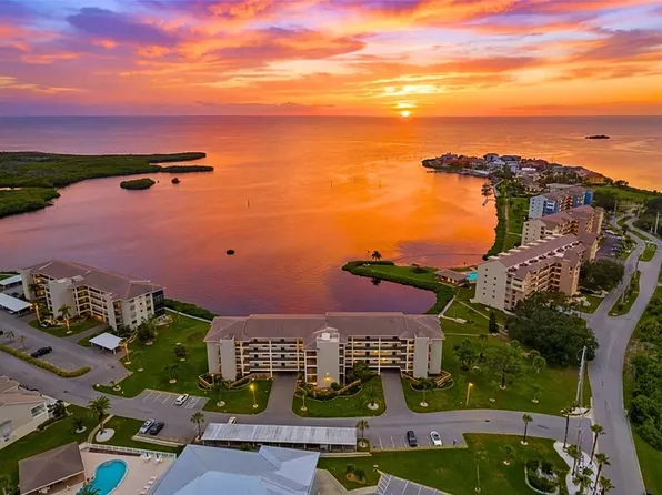 8251 Brent St APT 918, Port Richey, FL 34668