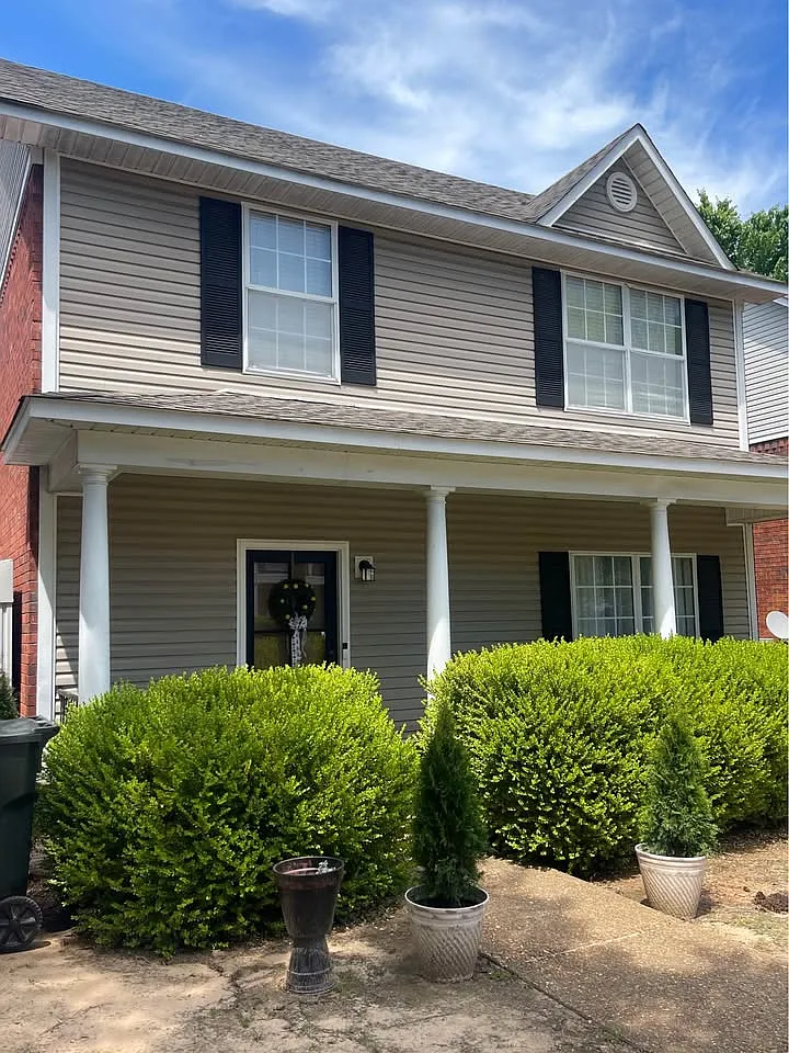 3 bed, 2.5 bath, 1500 sqft, $2,200 — Photo 1