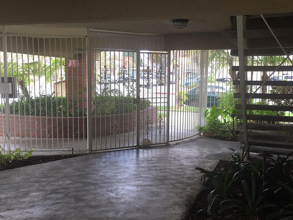 Gated entryway