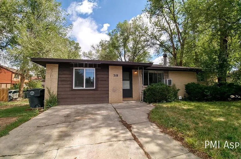 318 Mountain View Ave — Photo 1