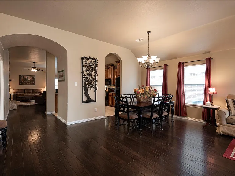 1010 Churchill Dr — Photo 7