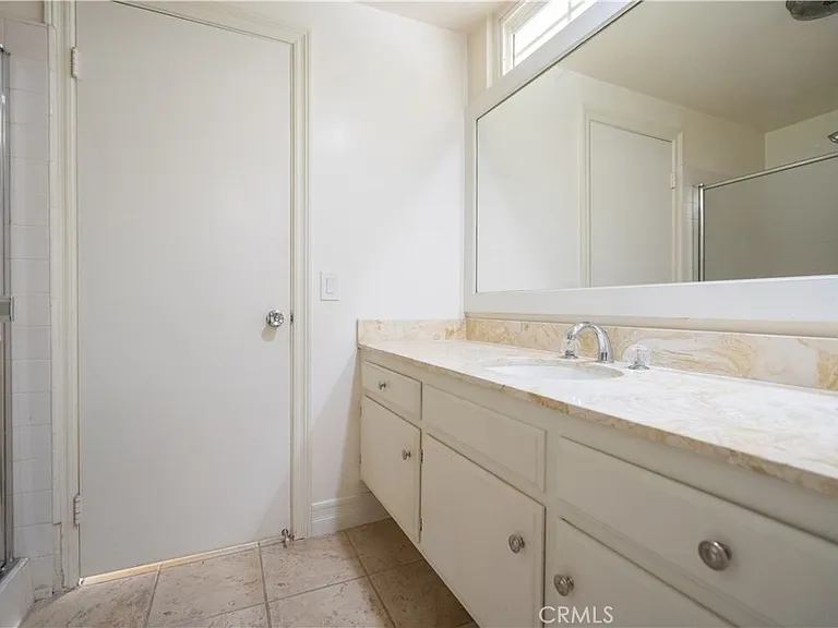 11761 Encino Ave — Photo 28