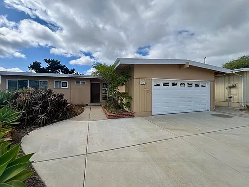 4542 Hidalgo Ave Photo 1