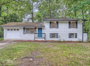 562 Roxbury Dr, Riverdale, GA 30274