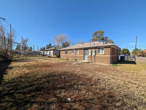 1310 N Moline St — Photo 18