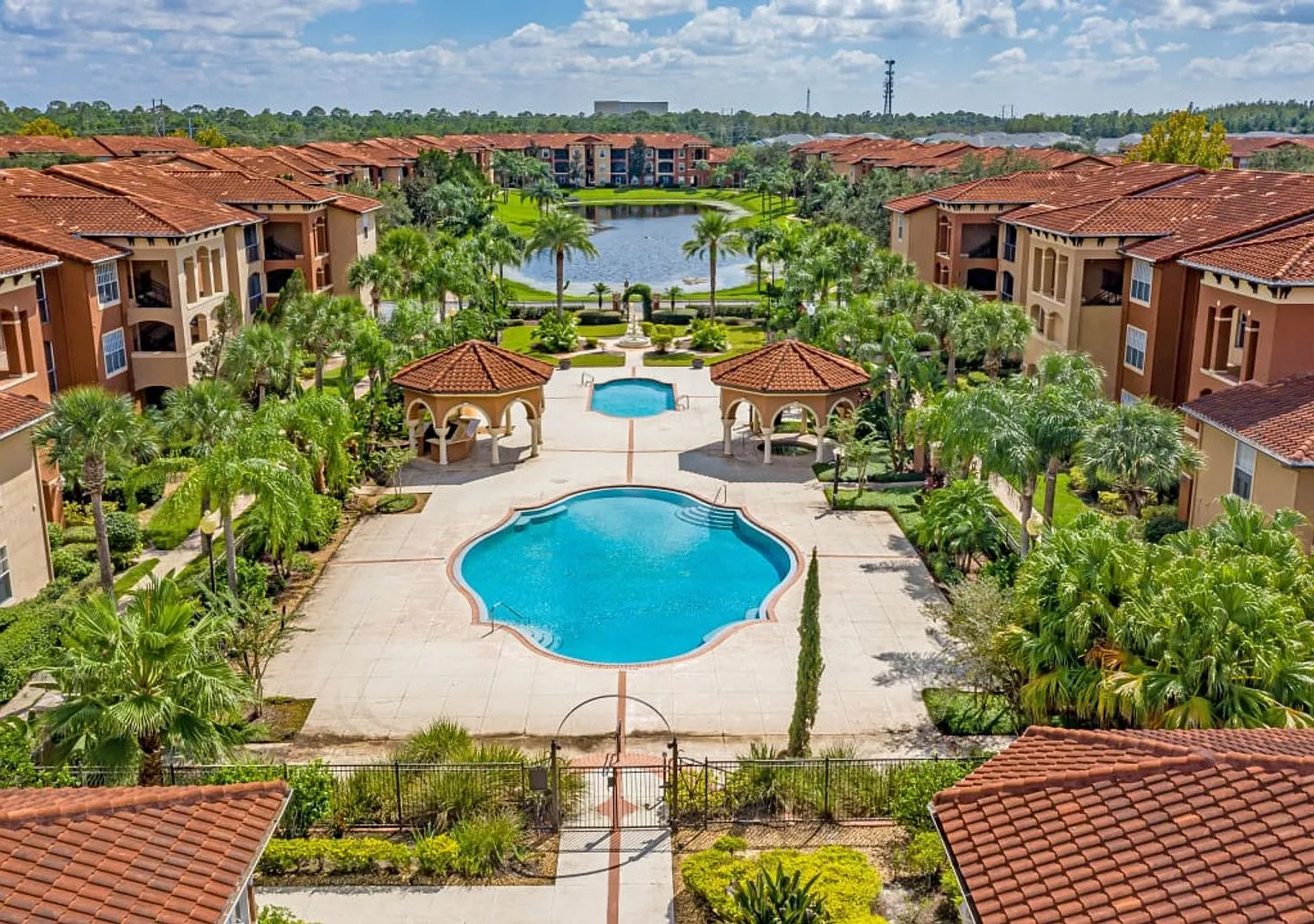 3 BR / 2 BA Condo In The Palms Club — Photo 2