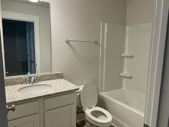 5th image of 1650 Iroquois Dr
