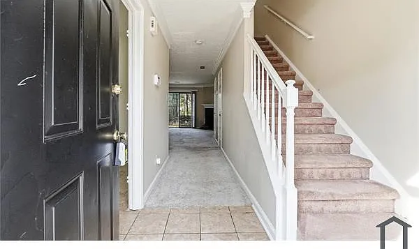 136 Sterling Ct — Photo 18