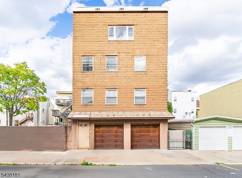 1st image of 228 E Kinney St