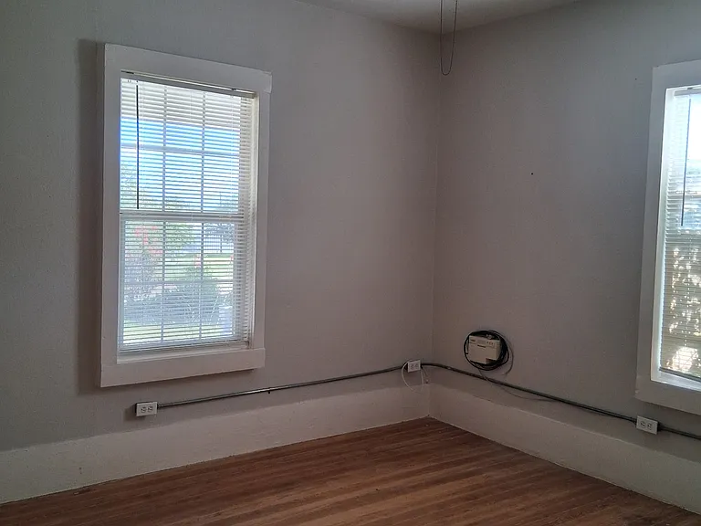 702 Avenue A — Photo 5