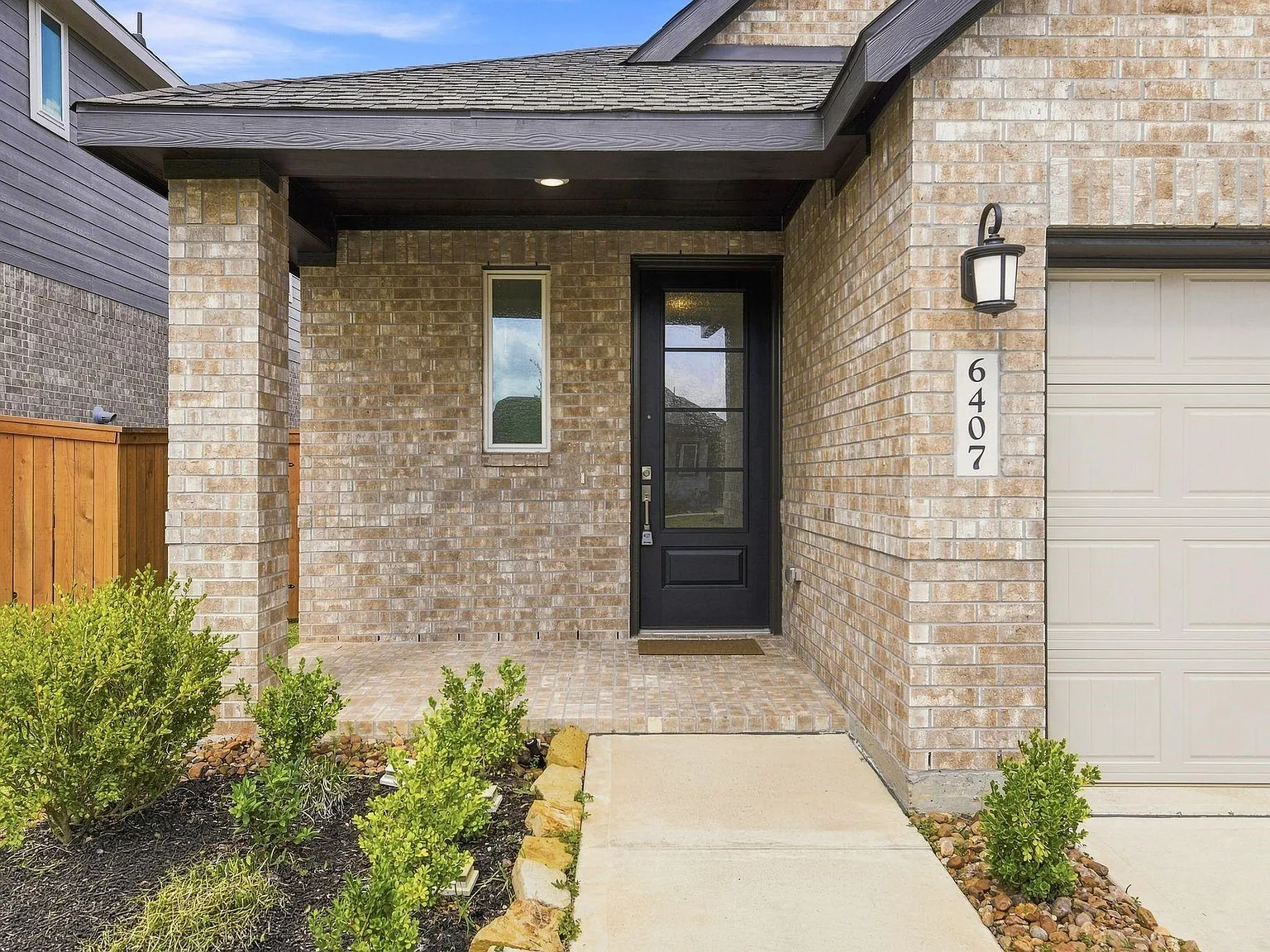 3 bed, 2.5 bath, 1628 sqft, $2,145 — Photo 4